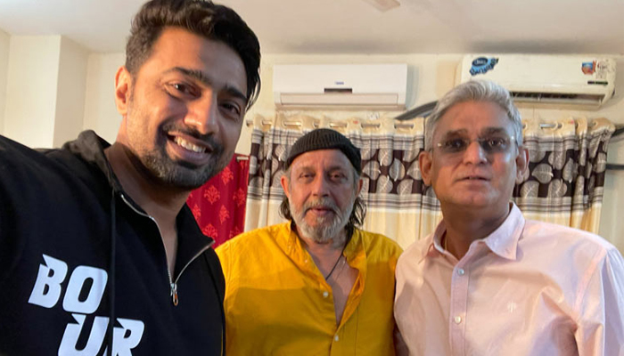 প্রথমবার বাবা-ছেলে চরিত্রে মিঠুন ও দেব