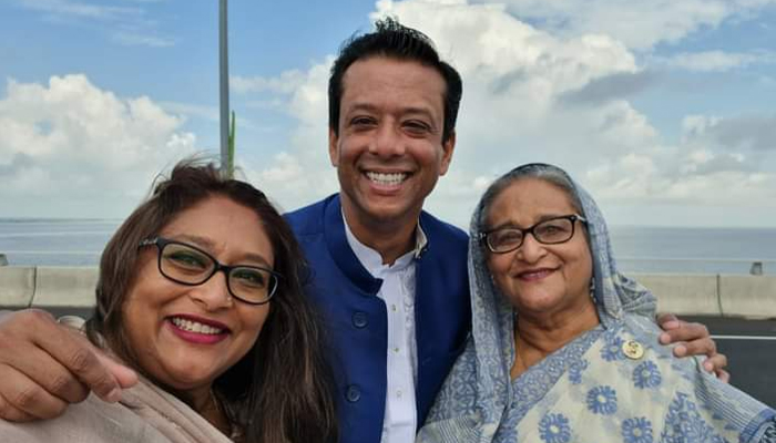 পদ্মা সেতু দিয়ে জয় ও পুতুলকে নিয়ে বাড়ি গেলেন প্রধানমন্ত্রী