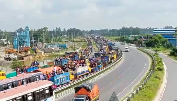 বঙ্গবন্ধু টোল প্লাজা পর্যন্ত ৫০ কিলোমিটার যানজট