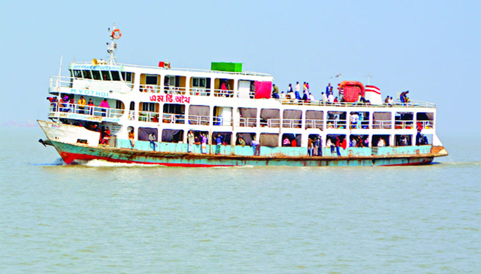 লঞ্চ যাত্রায় স্বস্তি, সড়কে শঙ্কা