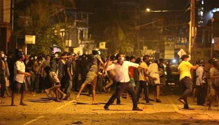 শ্রীলঙ্কার প্রেসিডেন্টের বাসভবনে বিক্ষোভকারীরা