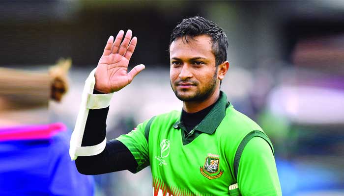 বাংলালিংক-যমুনা ব্যাংকের কাছে ছয় কোটি টাকা ক্ষতিপূরণ দাবি সাকিবের
