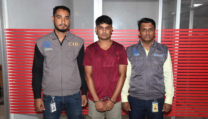 চাকরি ছাড়া নিয়ে ঝগড়ায় স্ত্রীকে গলাকেটে হত্যা করেন সুমন
