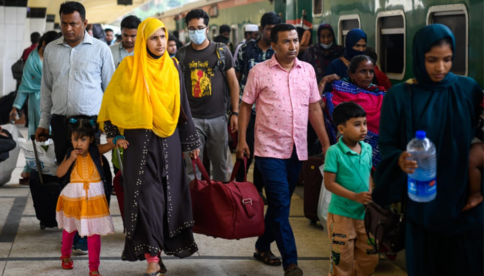 ঈদযাত্রার প্রথম দিনেই সিডিউল বিপর্যয়