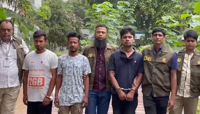 ডেলিভারি সিস্টেম হ্যাক করে পণ্য হাতিয়ে নিত ওই চক্র