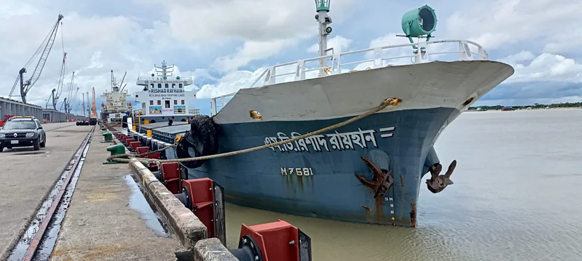 ট্রানজিট মেনে ভারতীয় পণ্যের প্রথম চালান এলো মোংলা বন্দরে
