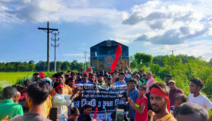 চা-শ্রমিকরা অটল, দাবি না মানা পর্যন্ত চলবে ধর্মঘট