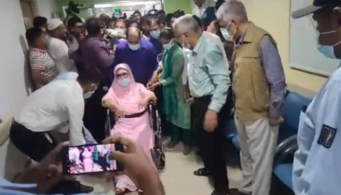 স্বাস্থ্য পরীক্ষা শেষে বাসায় ফিরেছেন খালেদা জিয়া