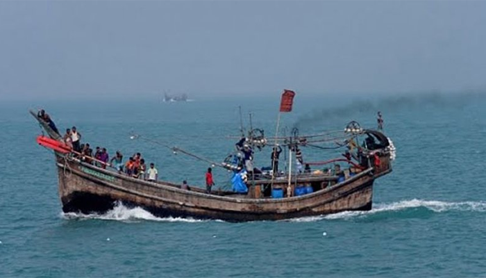 বঙ্গোপসাগরে ৫ ট্রলারডুবি, ১৬ জেলে নিখোঁজ