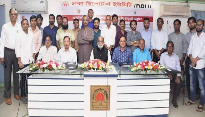 প্রাণিসম্পদ খাতকে গণমাধ্যমে তুলে ধরলে জাতি উপকৃত হবে