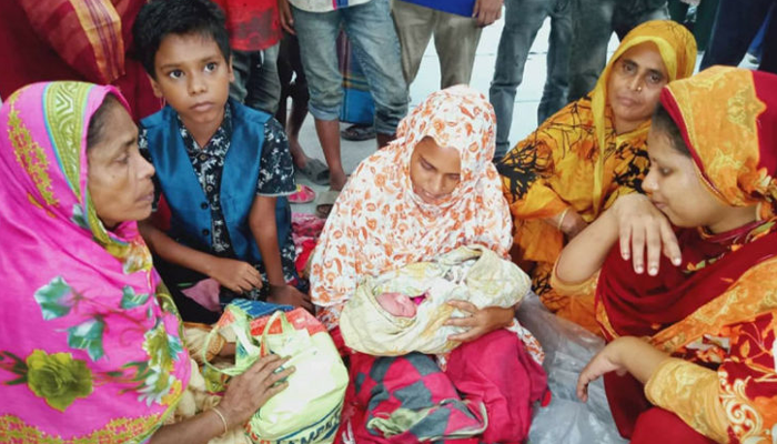 চলন্ত লঞ্চে সন্তান প্রসব, আজীবন যাতায়াত ফ্রি