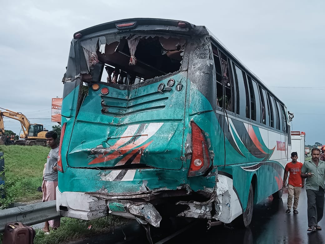 বঙ্গবন্ধু এক্সপ্রেসওয়েতে সড়ক দুর্ঘটনায় দুজন নিহত