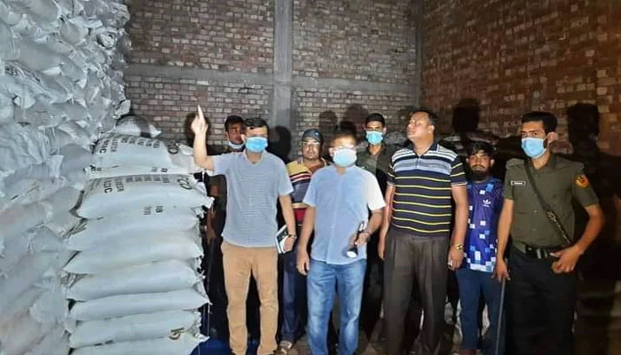 বগুড়ায় গুদাম সিলগালা, ১৬ হাজার বস্তা সার জব্দ