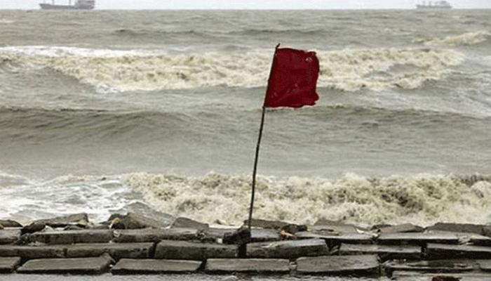 সমুদ্র বন্দরগুলোতে ৩ নম্বর সতর্ক সংকেত