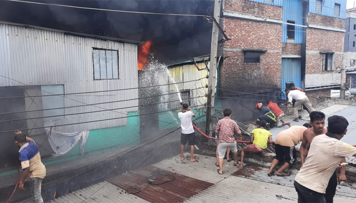 চকবাজারের আগুন: সেই হোটেল মালিক গ্রেপ্তার