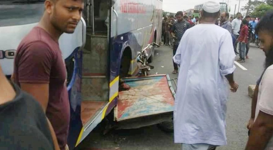 বাবুগঞ্জে শ্যামলী পরিবহনের চাপায় দুই ভ্যানযাত্রী নিহত