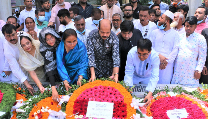 বঙ্গমাতার জন্মদিনে মেয়র আতিকের শ্রদ্ধা