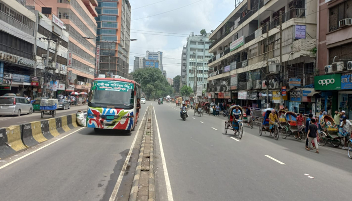 রাজধানীতে গণপরিবহন সংকট, যাত্রীদের ভোগান্তি