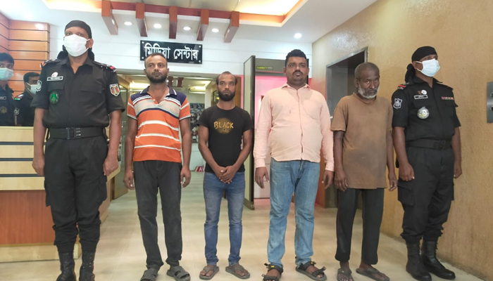 চুরি হওয়া রিকশার খোঁজে নেমে নিজেই গড়েছেন চোর চক্র