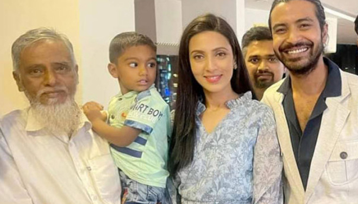 মিম ও রাজের সঙ্গে ‘পরাণ’ দেখলেন সেই বৃদ্ধ