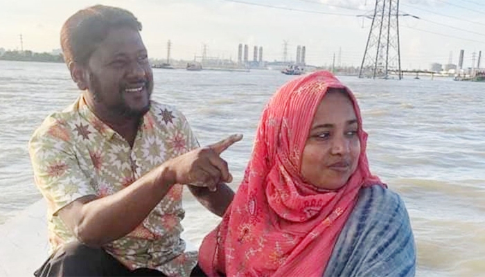 রাতে নিখোঁজ, সকালে প্রাইভেটকারে শিক্ষক দম্পতির মরদেহ