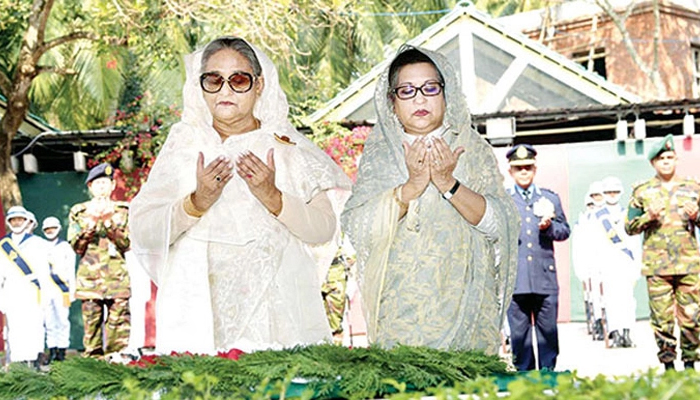 টুঙ্গিপাড়ায় বঙ্গবন্ধুর সমাধিতে শ্রদ্ধা প্রধানমন্ত্রীর