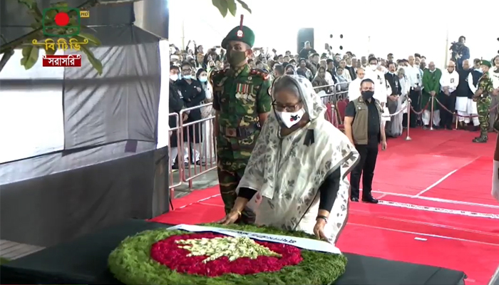 ২১ আগস্ট গ্রেনেড হামলায় নিহতদের প্রতি শ্রদ্ধা প্রধানমন্ত্রীর