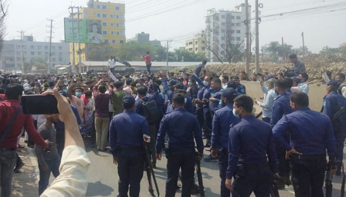 সাভারে পুলিশ-বিএনপি সংঘর্ষ, আটক ২০