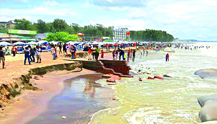 পরিবেশ বিপর্যয়ে সৈকতে ভাঙন