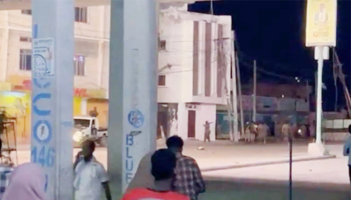 সোমালিয়ায় হোটেলে আল শাবাবের হামলায় নিহত ১২