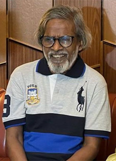 মাকে নিয়ে 'হাওয়া' দেখলেন সেই হাশিম