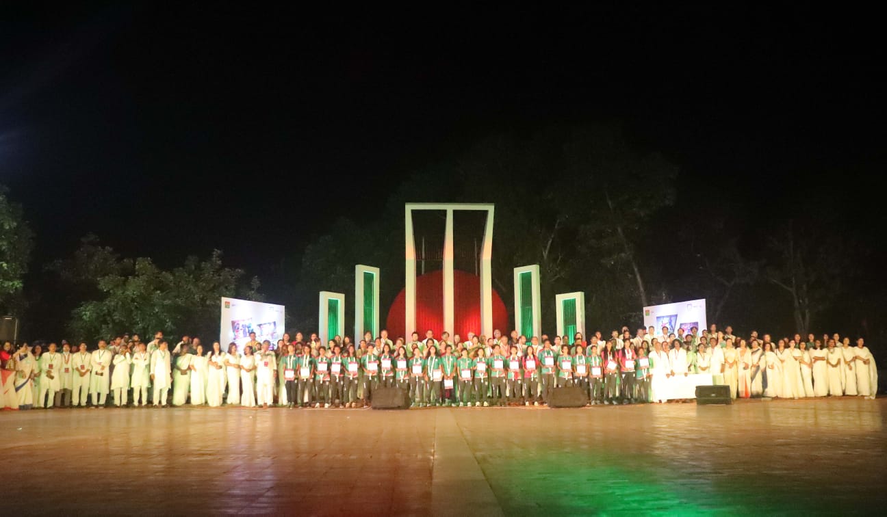 সংস্কৃতিকর্মীদের ভালোবাসায় সিক্ত নারী ফুটবলাররা