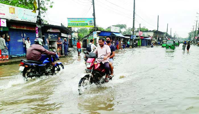 জনমনে ক্ষোভ: ভারী বৃষ্টিপাতে ফের জলজটে সিলেট