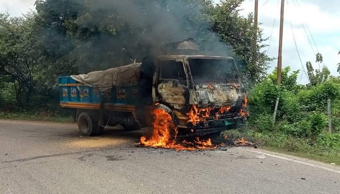 খাগড়াছড়িতে ট্রাক পুড়িয়ে দিয়েছে দুর্বৃত্তরা