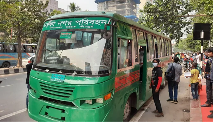 নগর পরিবহন: নতুন রুটে বাস চলাচল পেছাল