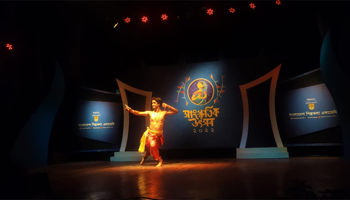 বর্ণিল সাংস্কৃতিক উৎসবের পর্দা উঠল শিল্পকলায়