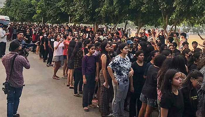 ছাত্রীর গোসলের ভিডিও ফাঁসের ঘটনায় ৩ সহপাঠী আটক