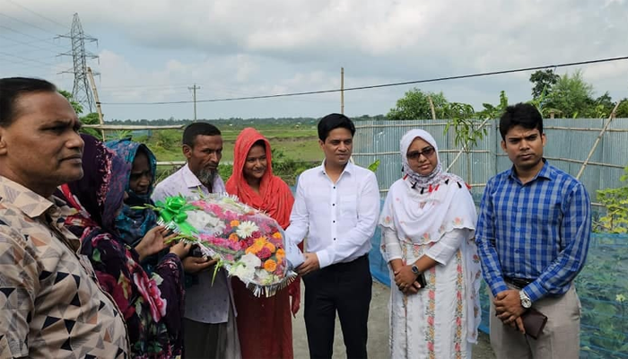 মুছে দিলেন মাসুরার বাড়ির ক্রস চিহ্ন