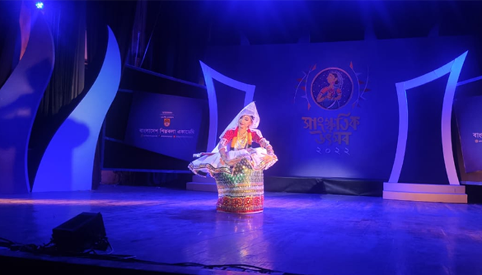 বর্ণিল সাংস্কৃতিক উৎসবের পর্দা উঠল শিল্পকলায়