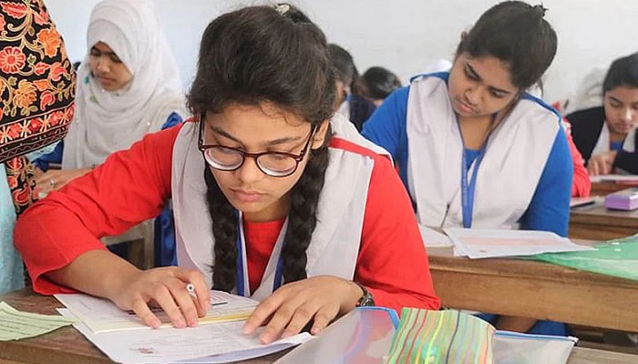 দ্বিতীয় দিনে অনুপস্থিত সাড়ে ৩৩ হাজার, বহিষ্কার ৮১
