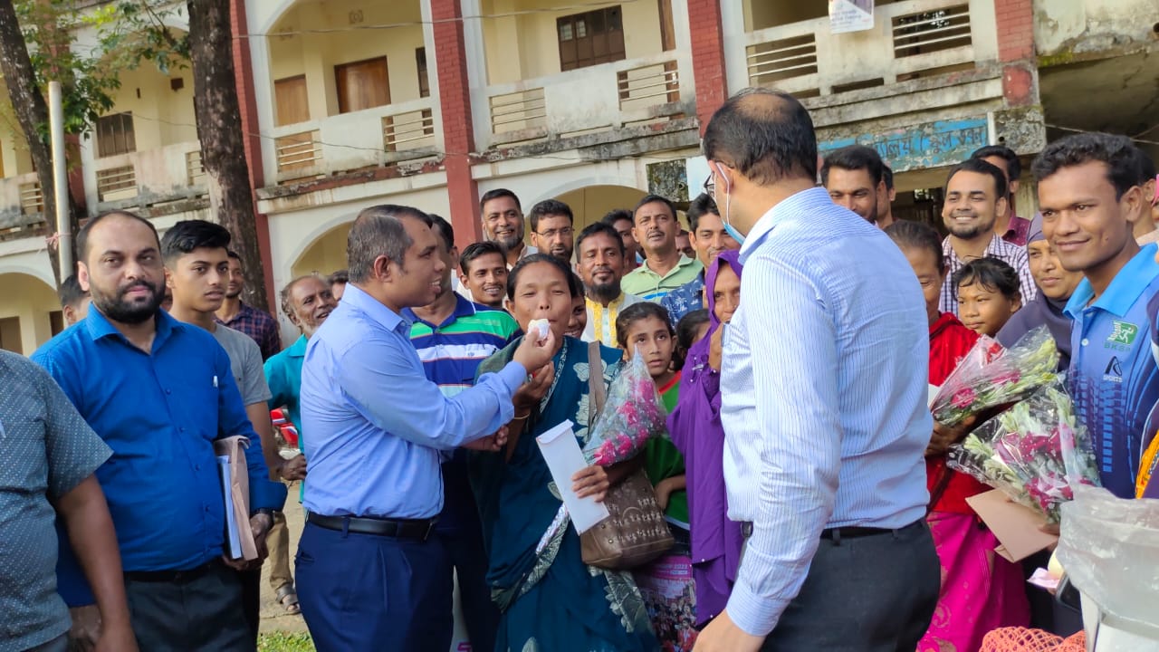 ধোবাউড়ায় সাফজয়ী ফুটবলারের অভিভাবকদের সংবর্ধনা