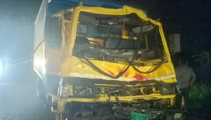 মিরসরাইয়ে কাভার্ডভ্যান-বাসের সংঘর্ষ, নিহত ৪