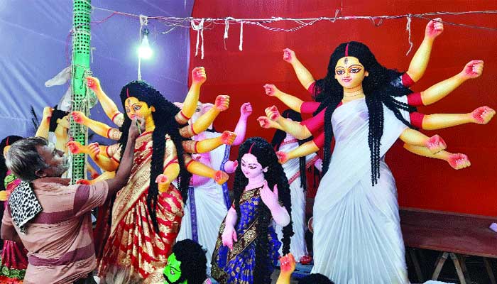 শারদীয় দুর্গোৎসব কাল শুরু, প্রস্তুতির ব্যস্ততা তুঙ্গে