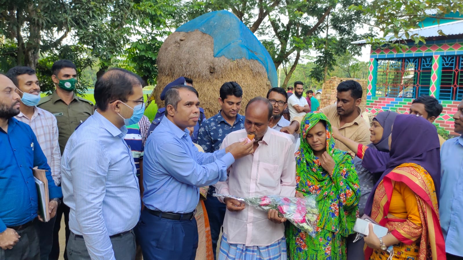 ধোবাউড়ায় সাফজয়ী ফুটবলারের অভিভাবকদের সংবর্ধনা