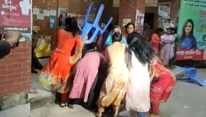রণক্ষেত্র ইডেন কলেজ (ভিডিও)