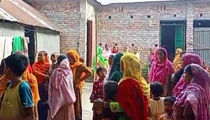 বাবা-ছেলের মারামারি থামাতে গিয়ে গৃহবধূ নিহত