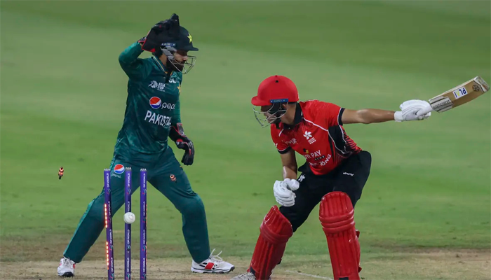 হংকংকে লজ্জায় ডুবিয়ে সুপার ফোরে পাকিস্তান