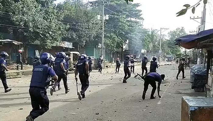 পুলিশ-বিএনপি সংঘর্ষ, আহত অর্ধশতাধিক