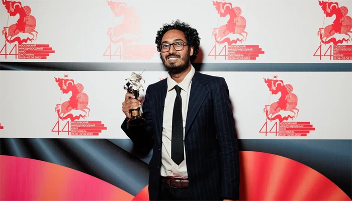 টঙ্গীর বস্তি থেকে ‘আদিমে’র মস্কো জয়