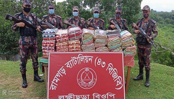 রামগড়ে বিজিবির অভিযানে ভারতীয় শাড়ি ও গরু জব্দ